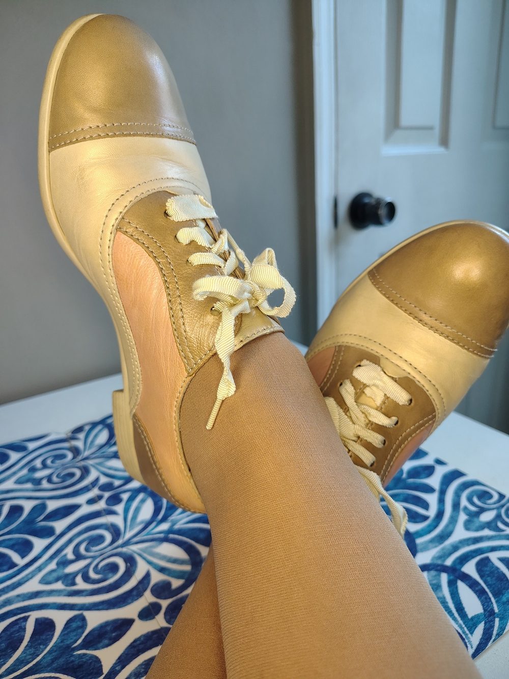 Born Vintage in Gold and Cream